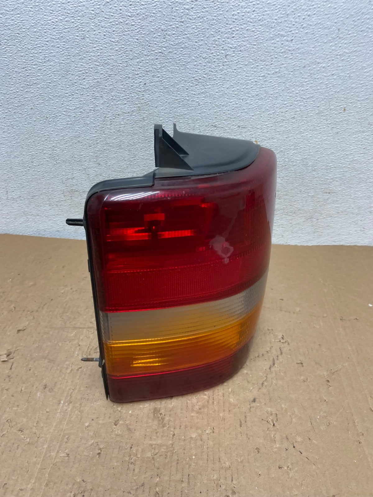 1993-1998 Jeep Grand Cherokee ZJ Left Driver Side Tail Light AD8195 LK2