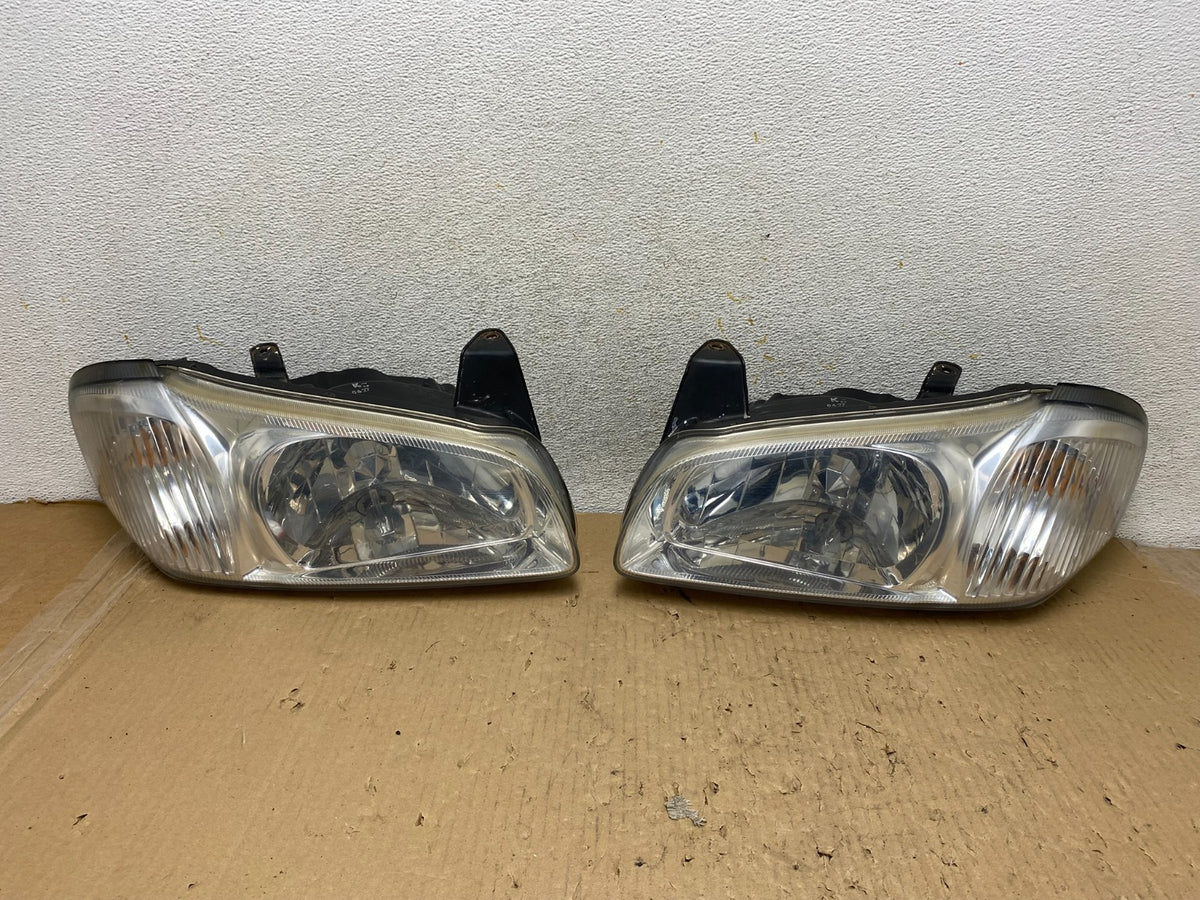 2000 to 2001 Nissan Maxima Left + Right Set Halogen Headlights AH2852 DW0