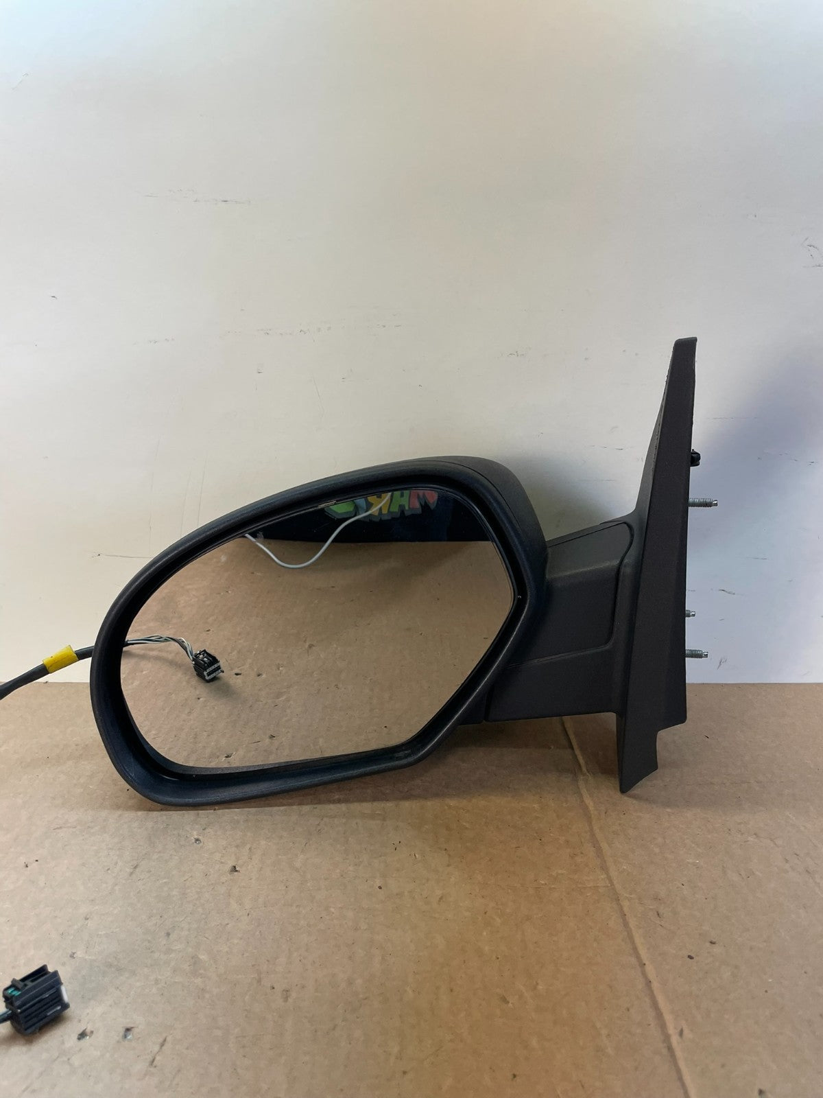 2007 to 2013 Chevrolet Tahoe Silverado Suburban Left Driver Mirror AH6213 DW6