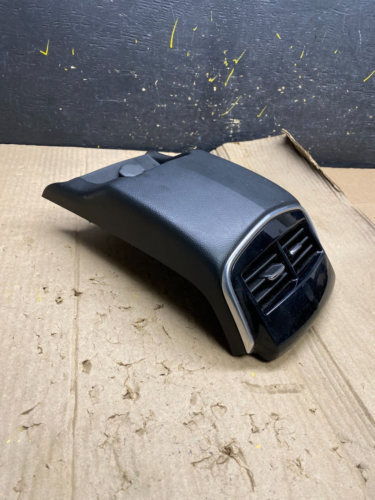 2013 to 2017 Cadillac XTS Rear Center Console Air Vent OEM X1988 DG2