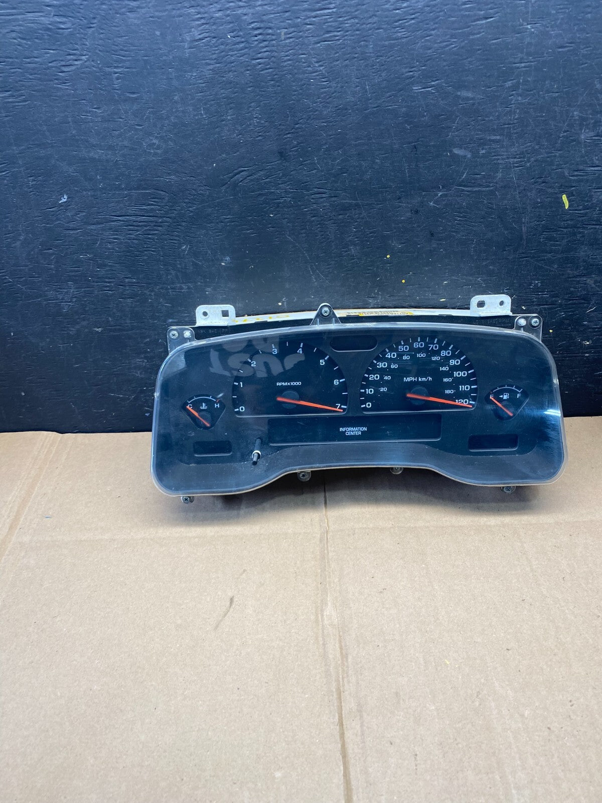 2003 Dodge Durango Speedometer Instrument Cluster Gauge OEM o7276 DG0