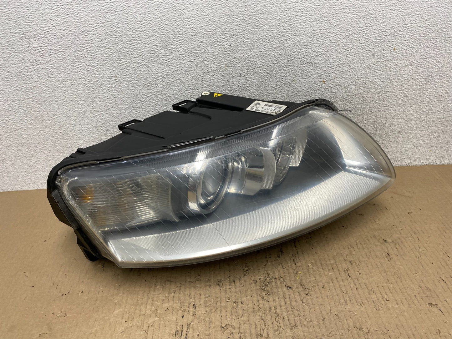 2005 to 2008 Audi A6 Right Passenger Side Headlight Xenon HID AF7003 DW0