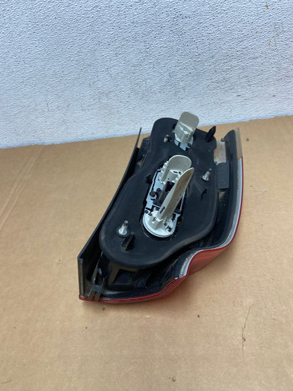 2005 to 2007 Volvo Xc70 V70 Right Passenger RH Side Tail Light AD2560 LK6