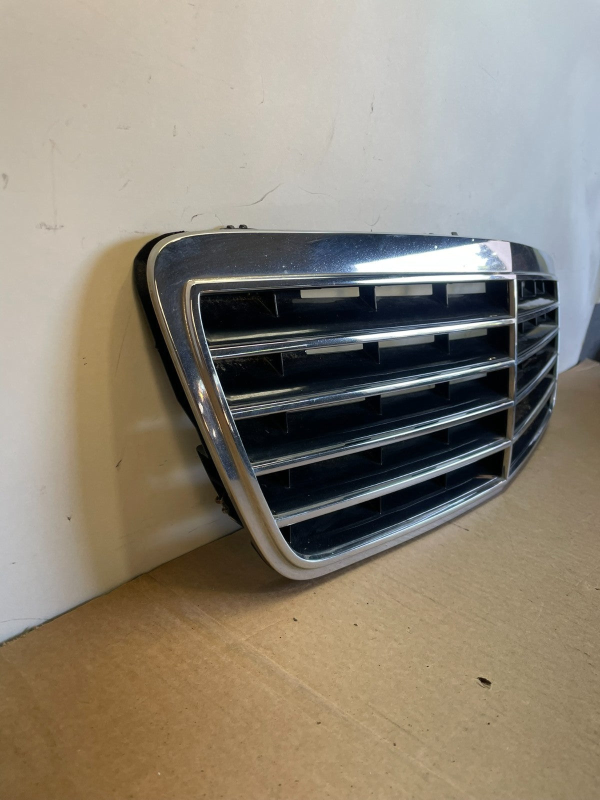 2000 to 2003 Mercedes Benz E-Class E320 E55 Front Upper Grill Grille AH0383 DG2