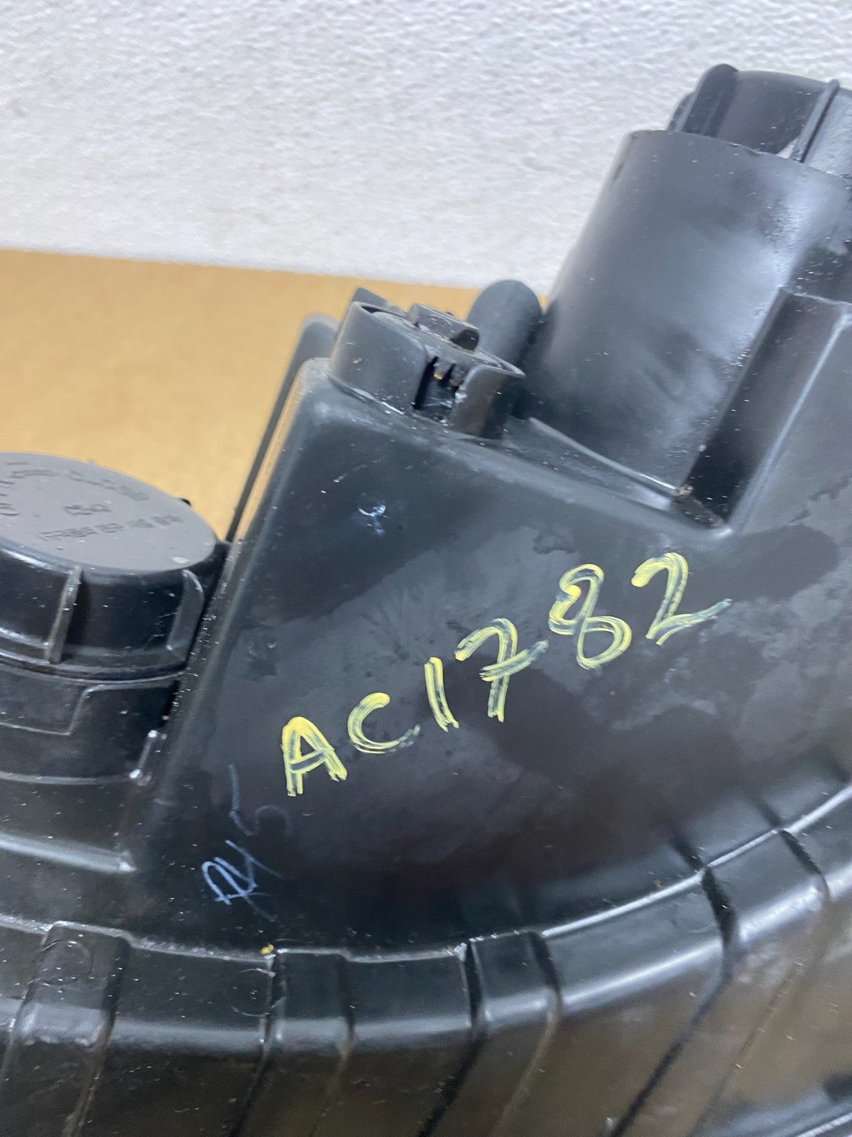 2009 to 2010 Hyundai Sonata Right Passenger RH Side Headlight Halogen AC1782 DW9