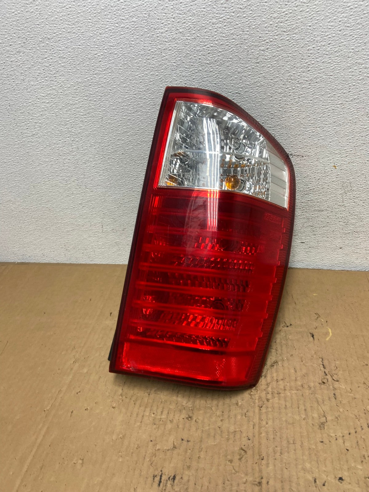 2007 to 2010 Kia Sedona Right Passenger RH Side Tail Light AD1138 LK0