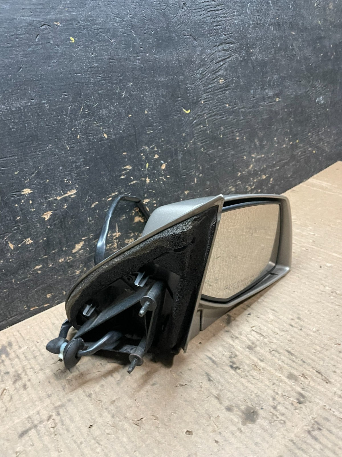 2004 to 2009 Cadillac SRX Right Passenger Rh Side View Door Mirror Oem Y1585 MS9