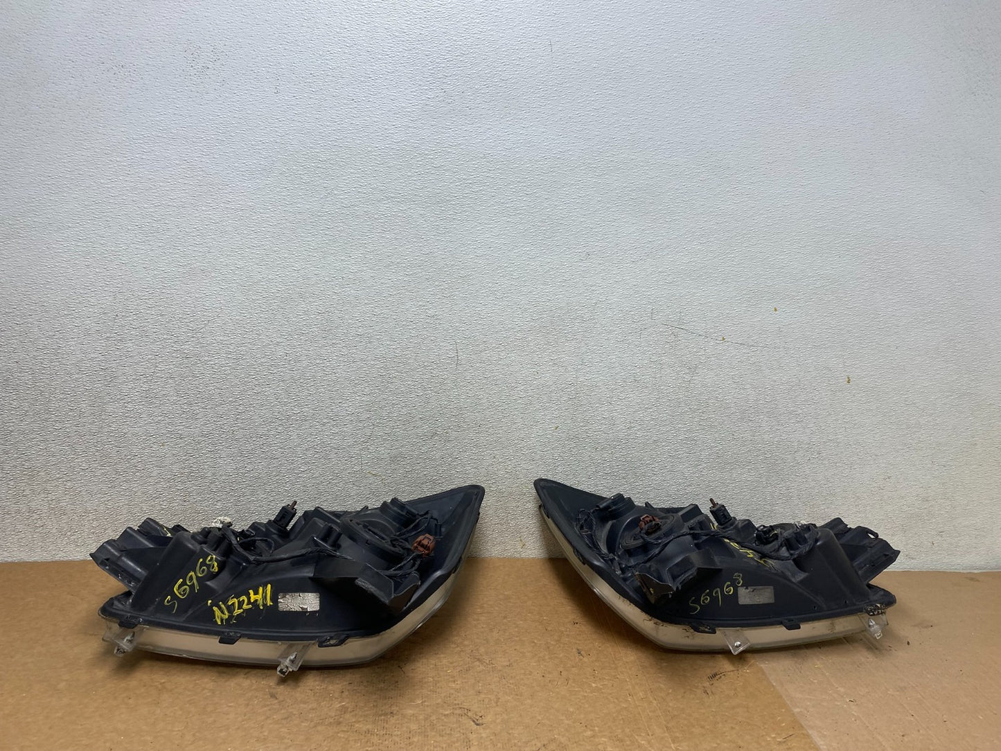 2004 to 2007 Nissan Armada Left+Right Side Set Headlights Oem S6968 DW11