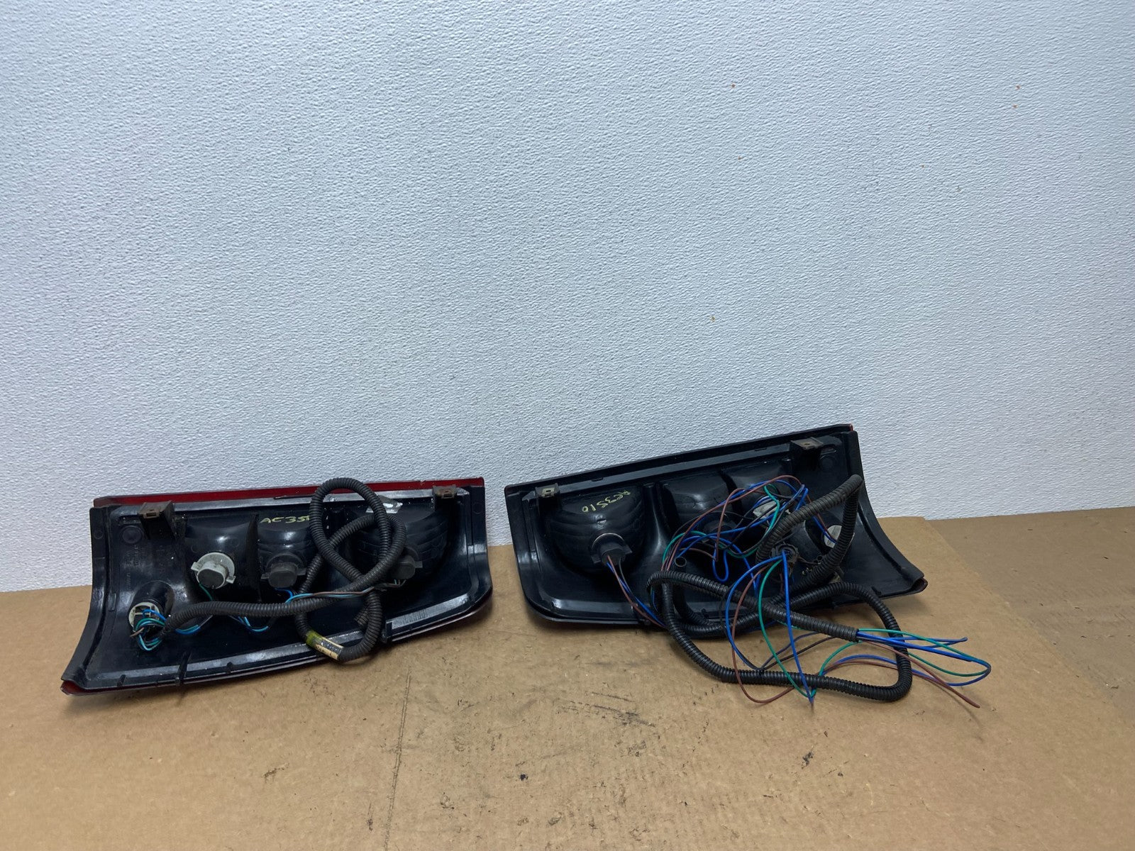 2003-2006 Chevrolet Silverado Left + Right Side Tail lights OEM AC3510 DW6