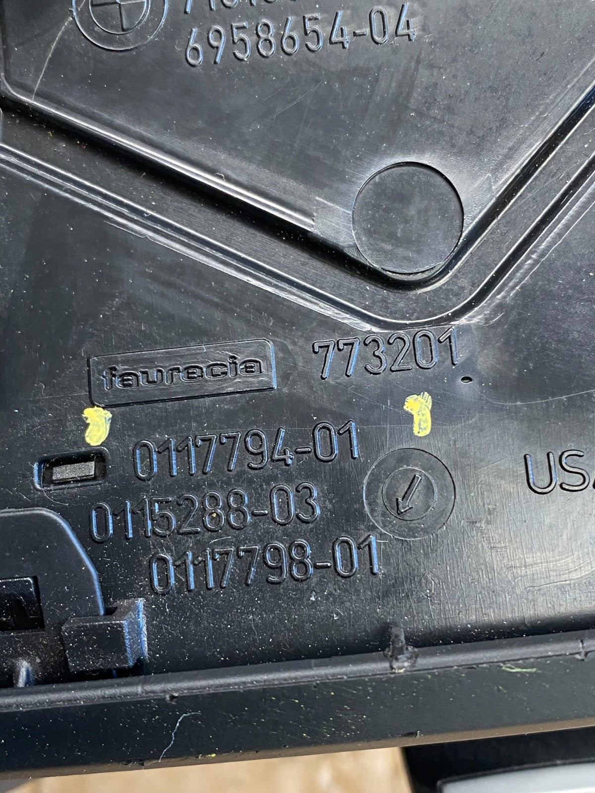2007 to 2013 BMW X5 X6 Center Console Dash Air Vent AJ1303 DW4
