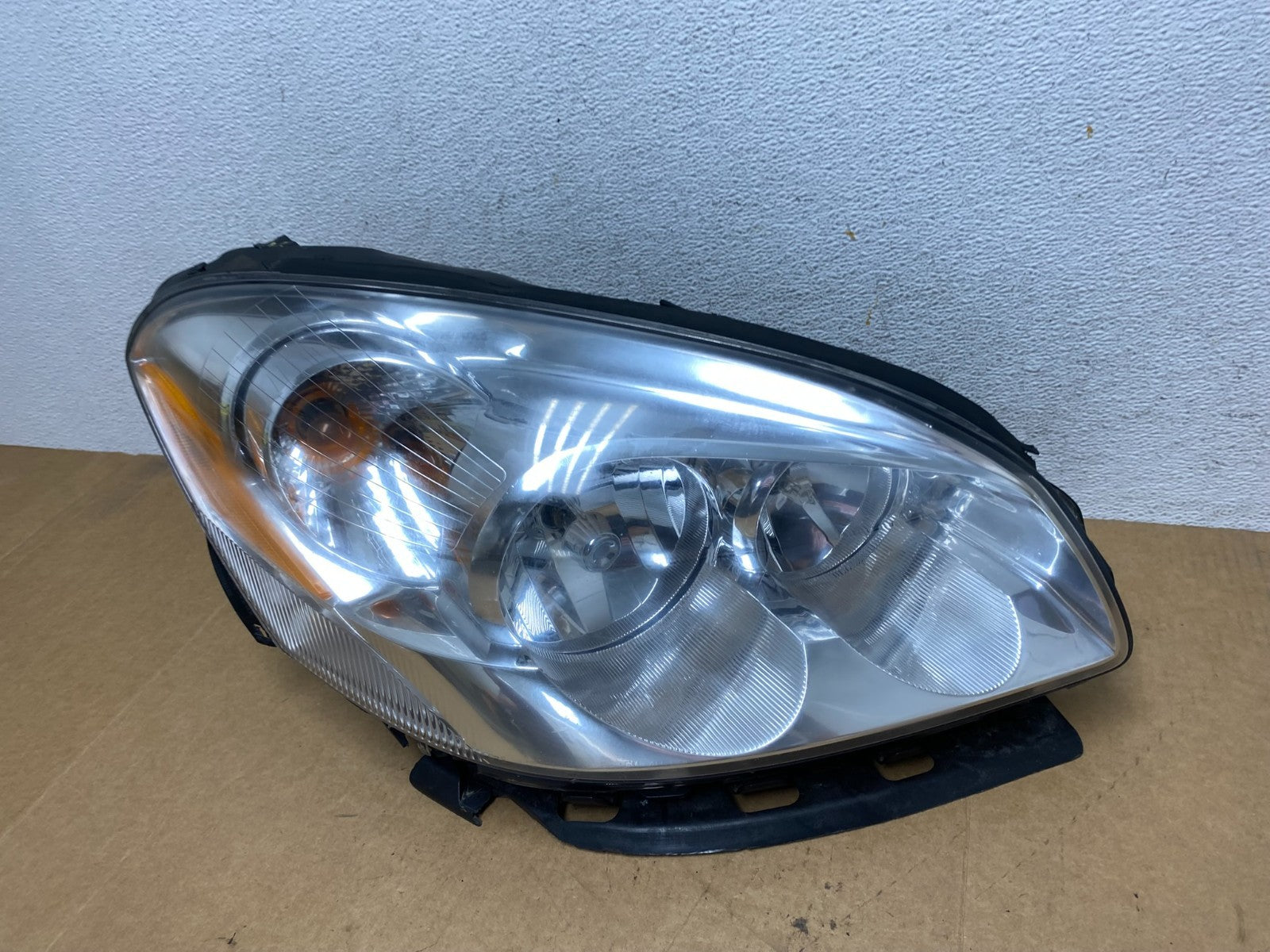 2006 to 2008 Buick Lucerne Right Passenger Side Halogen Headlight AE2988 DW1