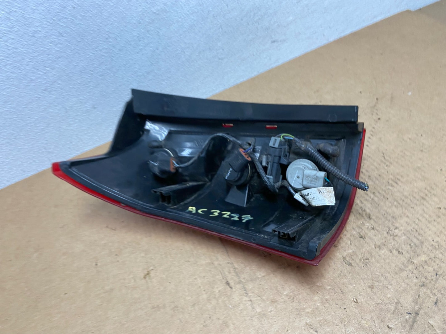 2004 to 2007 Saturn Vue Right Passenger Rh Side Tail Light Oem AC3227 DW4