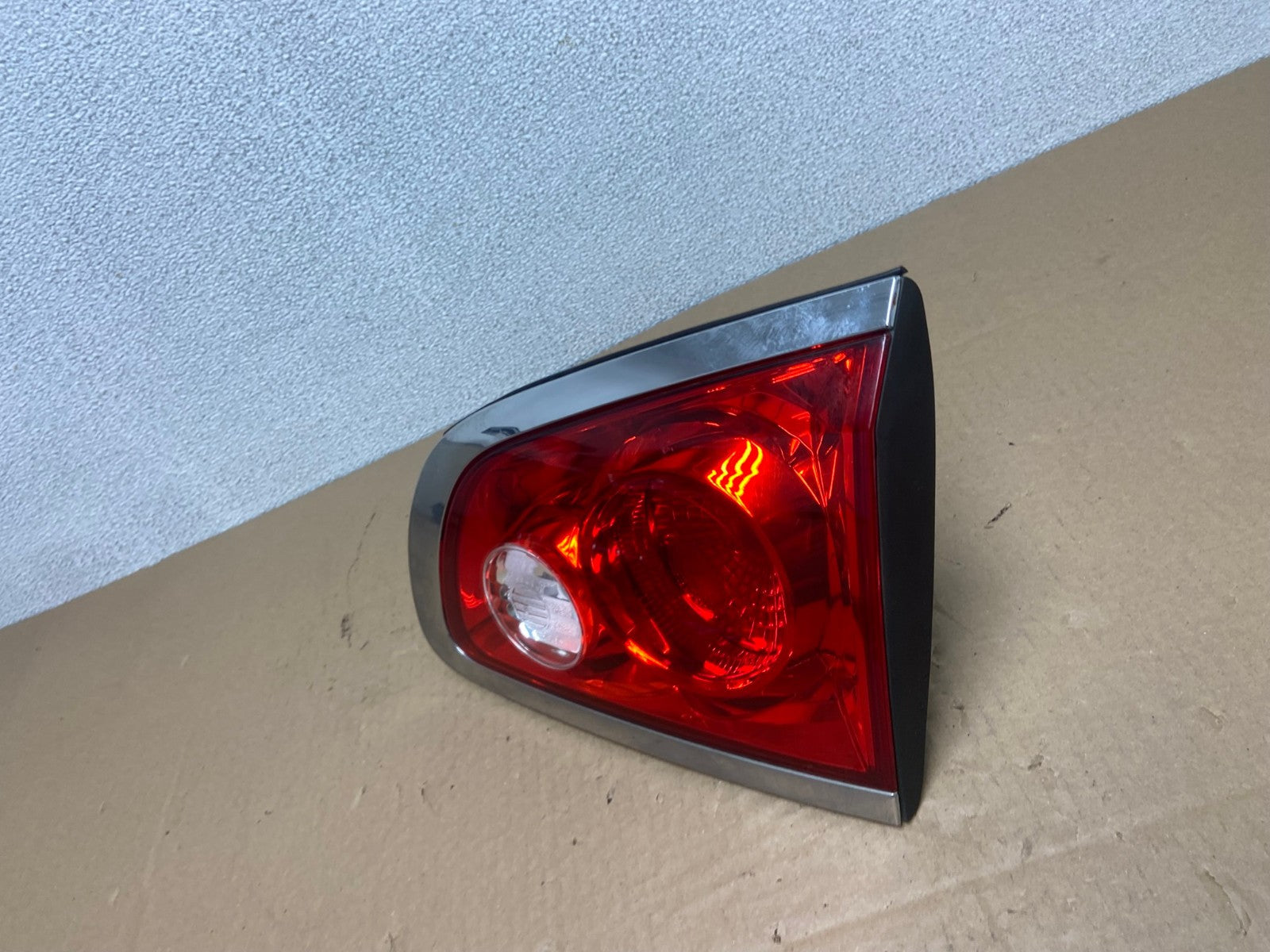 2008-2012 Buick Enclave Right Passenger Rh Inner Tail Light Oem AB6142 LK1
