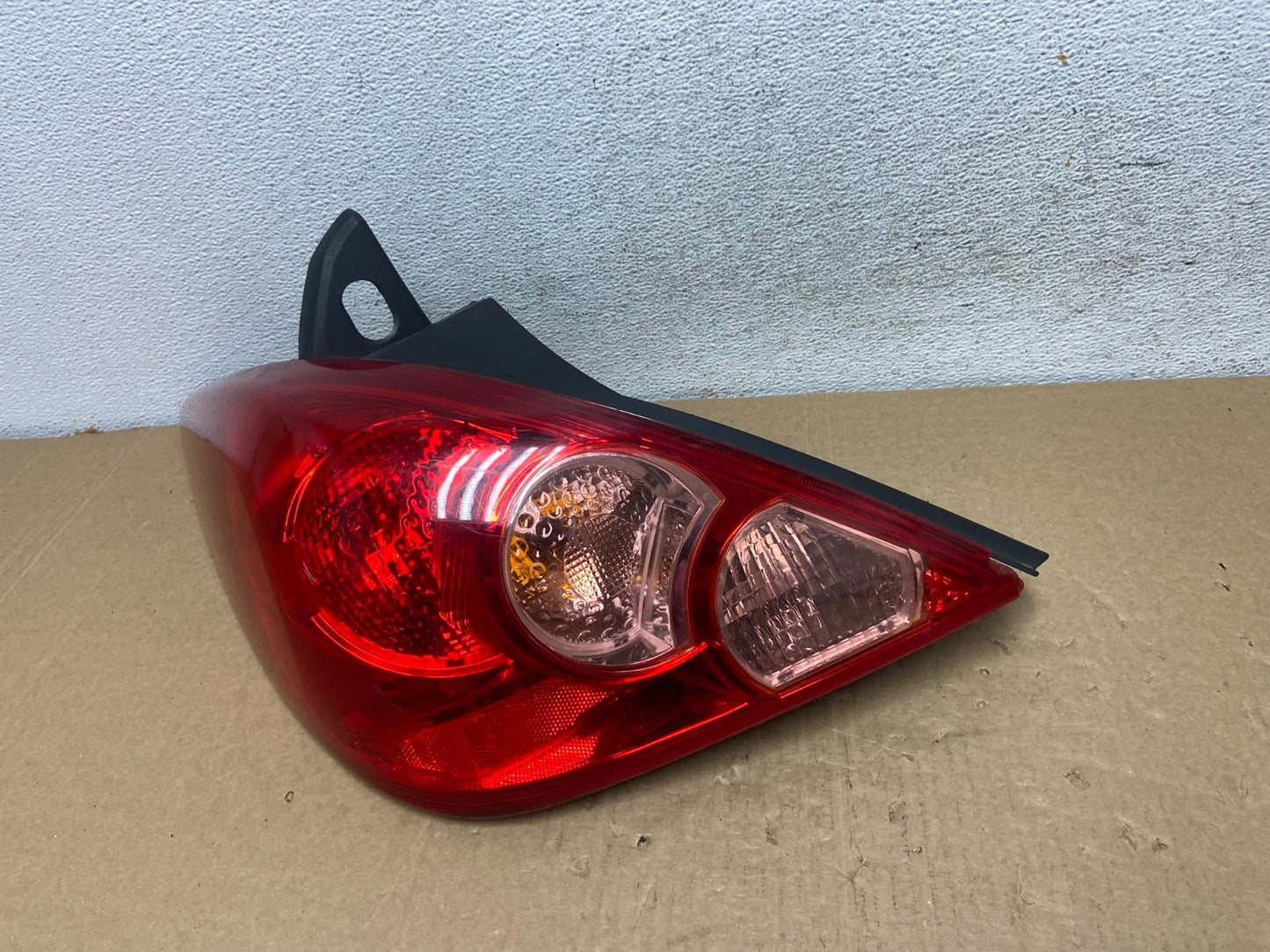 2007 - 2012 Nissan Versa Hatchback Left Driver Side Lh Tail Light AF7347 DW1