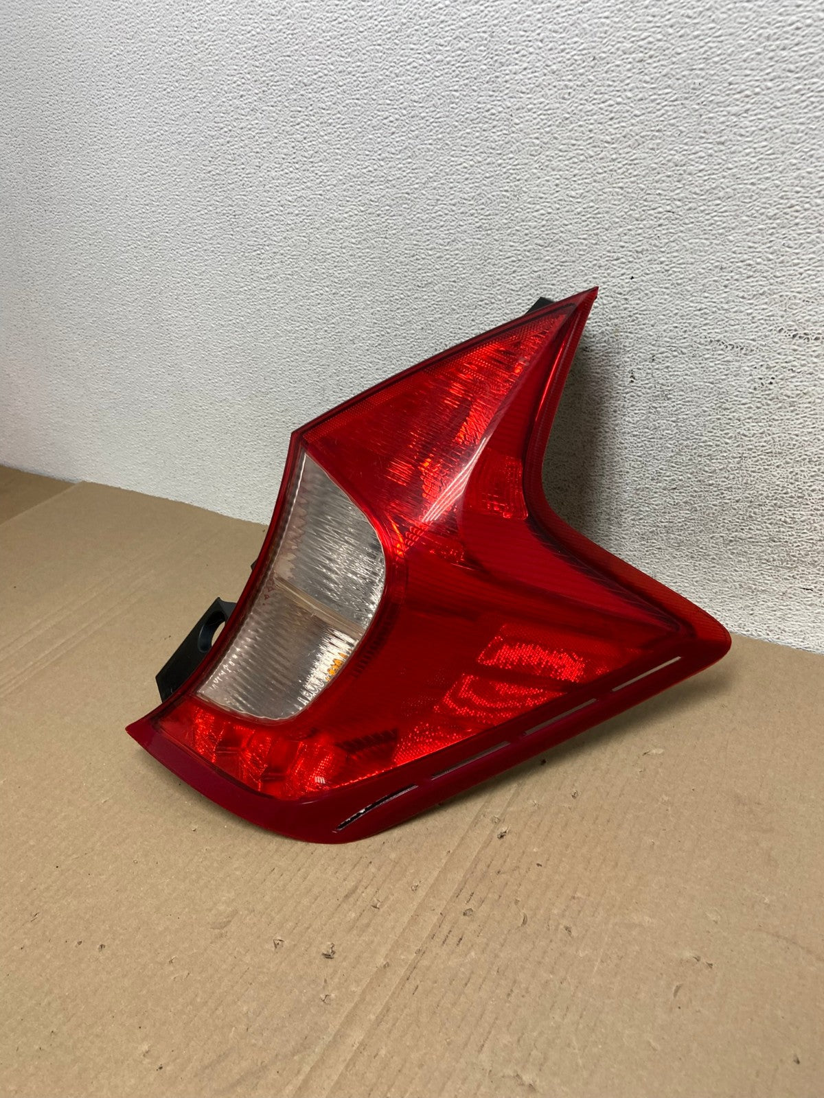 2014 - 2019 Nissan Versa Note Hatchback Right Passenger Tail Light AE9475 LK1
