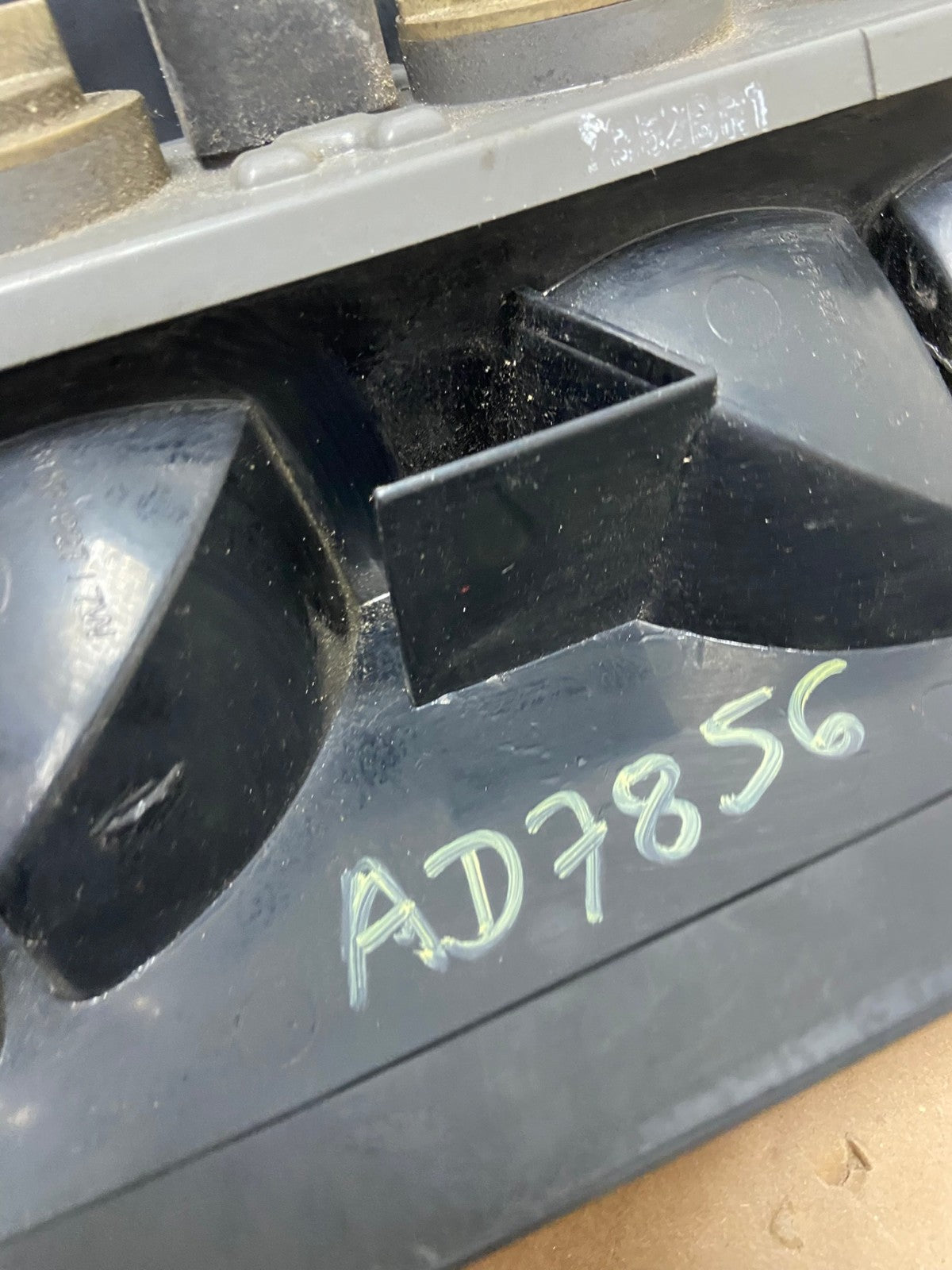 2002 2003 2004 Jeep Liberty Right Passenger Rh Side Tail Light AD7856 LK7