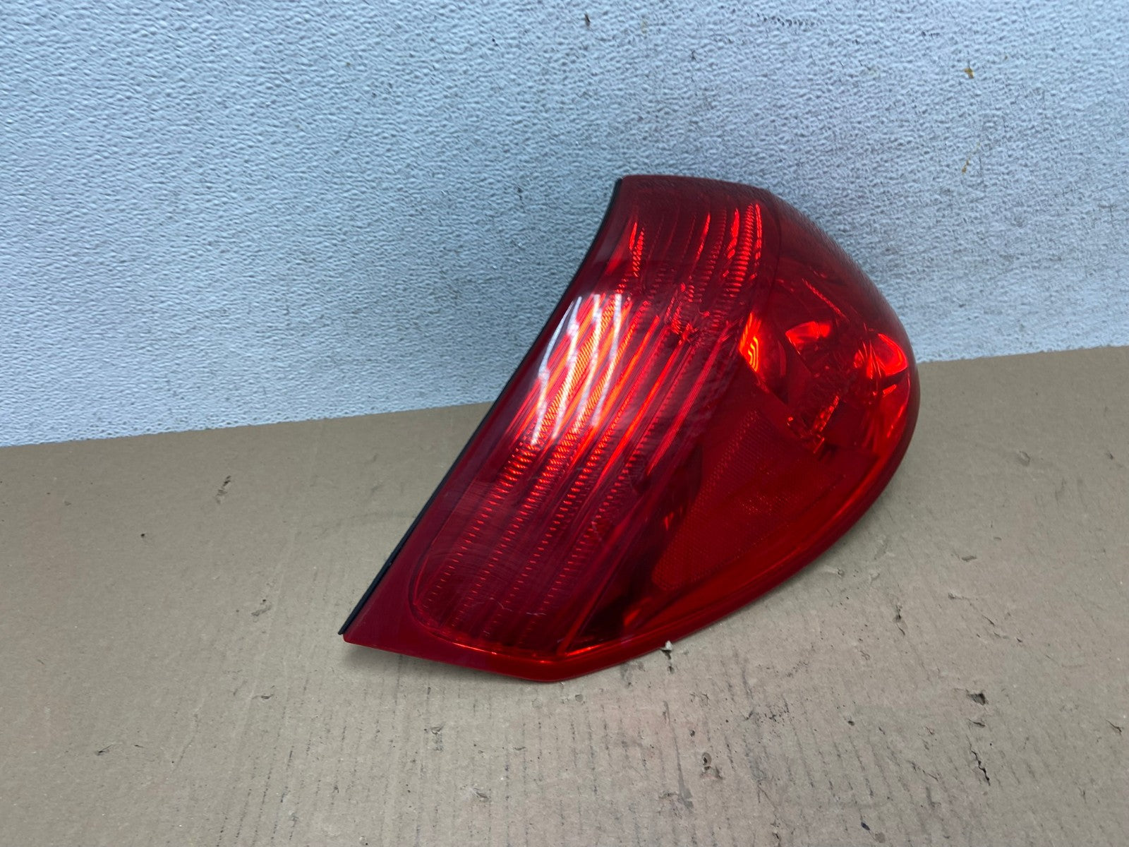 2006 to 2010 Toyota Sienna Left Driver LH Side Tail Light AE7318 LK2