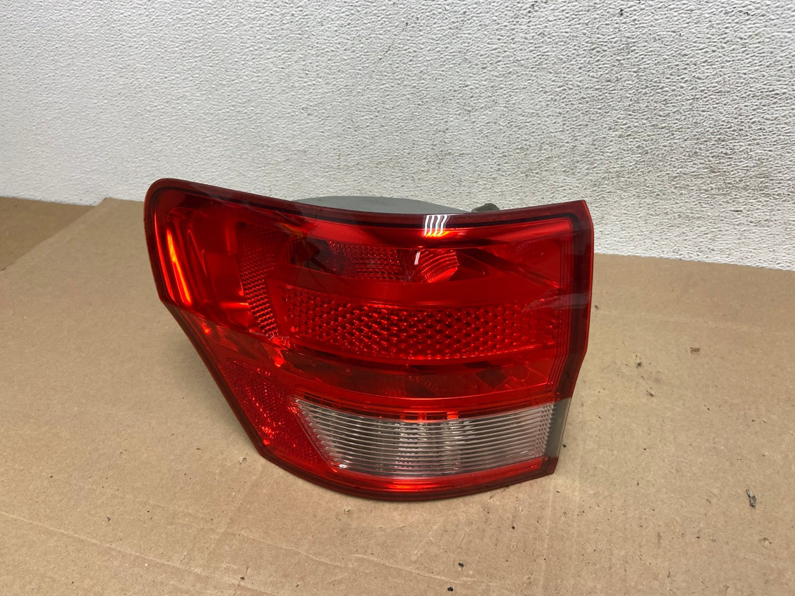 2011-2013 Jeep Grand Cherokee Left Driver Side Lh Tail Light AE4935 LK0