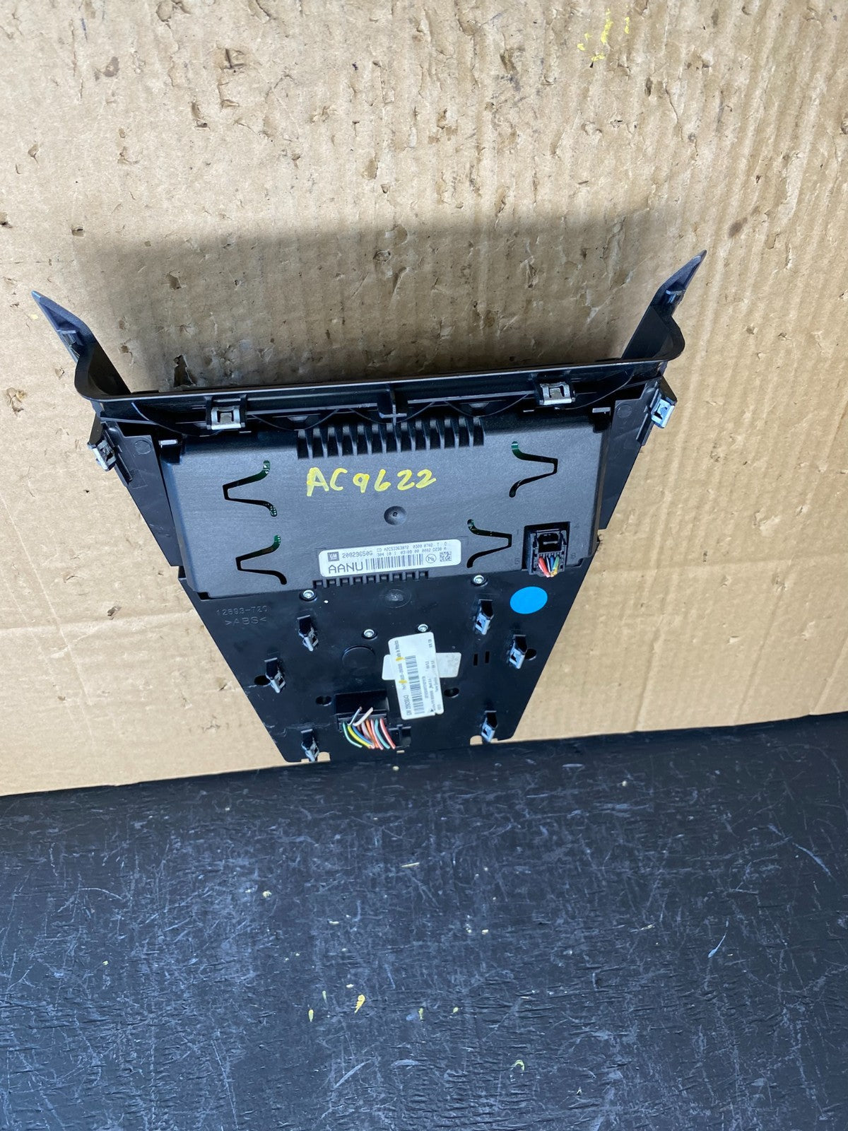 2010-2011 Chevrolet Equinox Radio Face Climate Control Panel Bezel AC9622 DG4