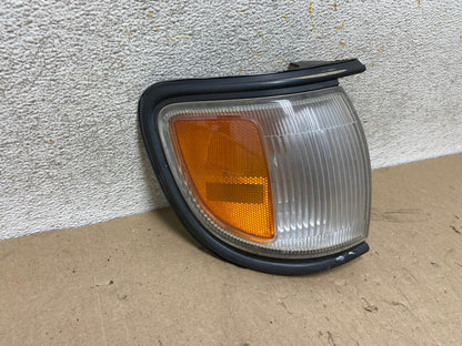1996-1998 Nissan Pathfinder Right Passenger RH Turn Signal AH6918 LK1