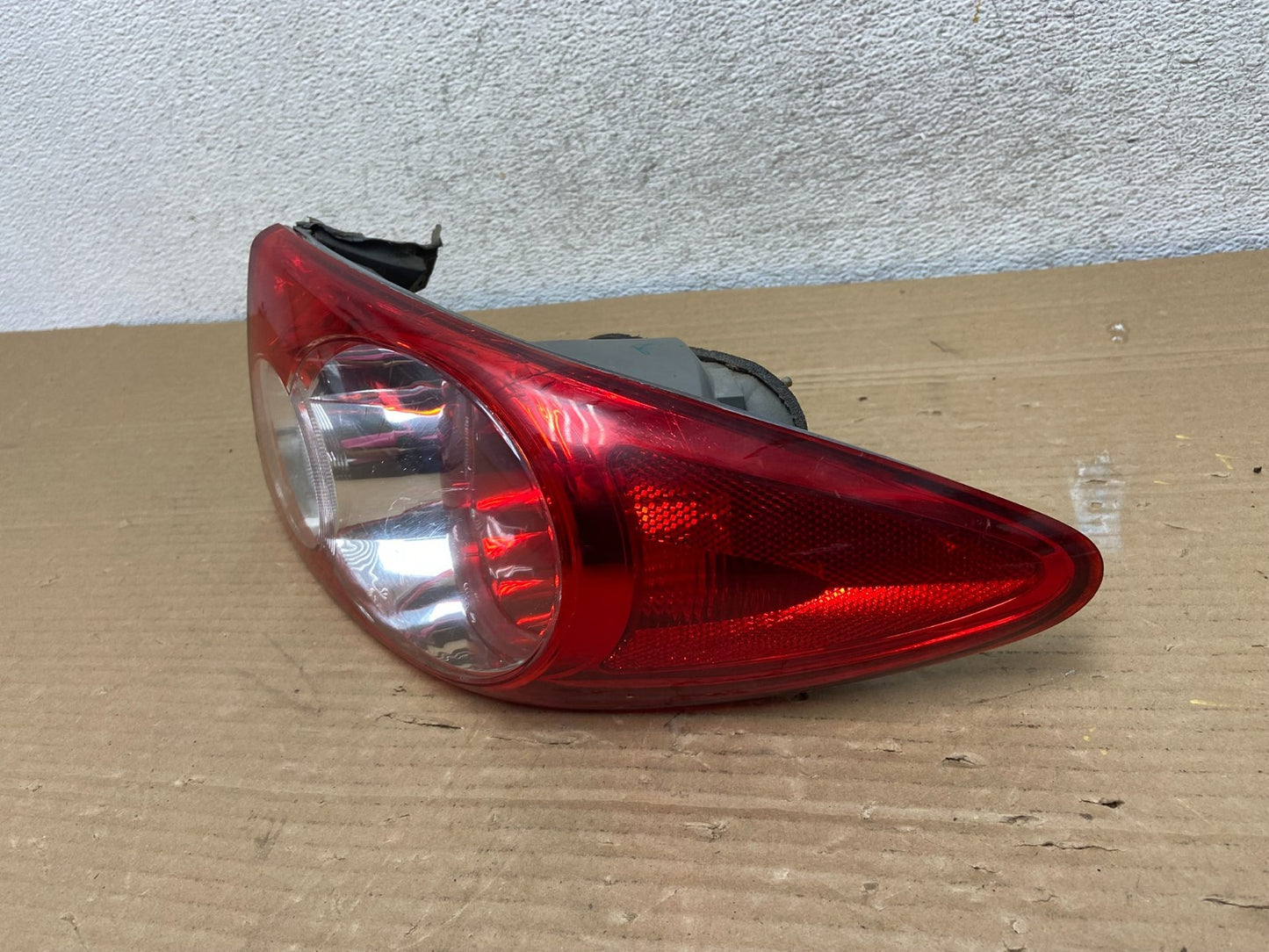 2003 - 2005 Mazda 6 Right Passenger Rh Side Tail Light AG8977 DW2