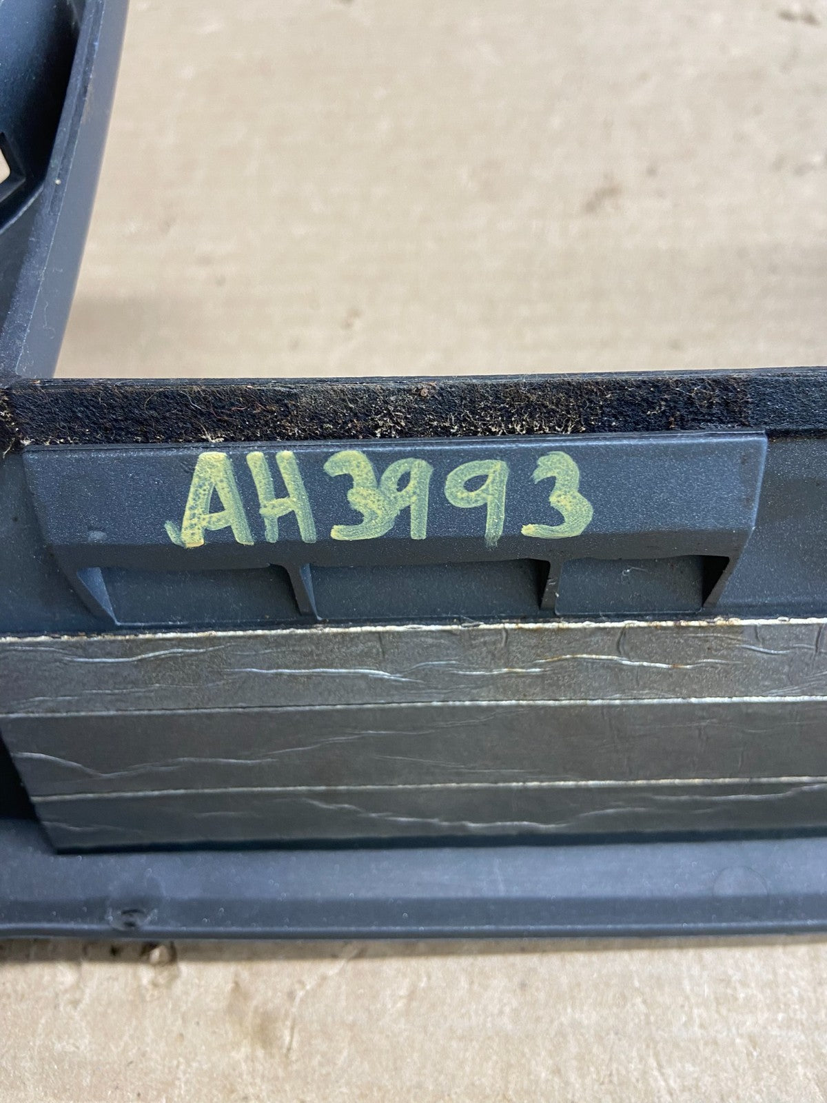 2005-2009 Land Rover LR3 Center Dashboard Air Vent AH3993 DG6