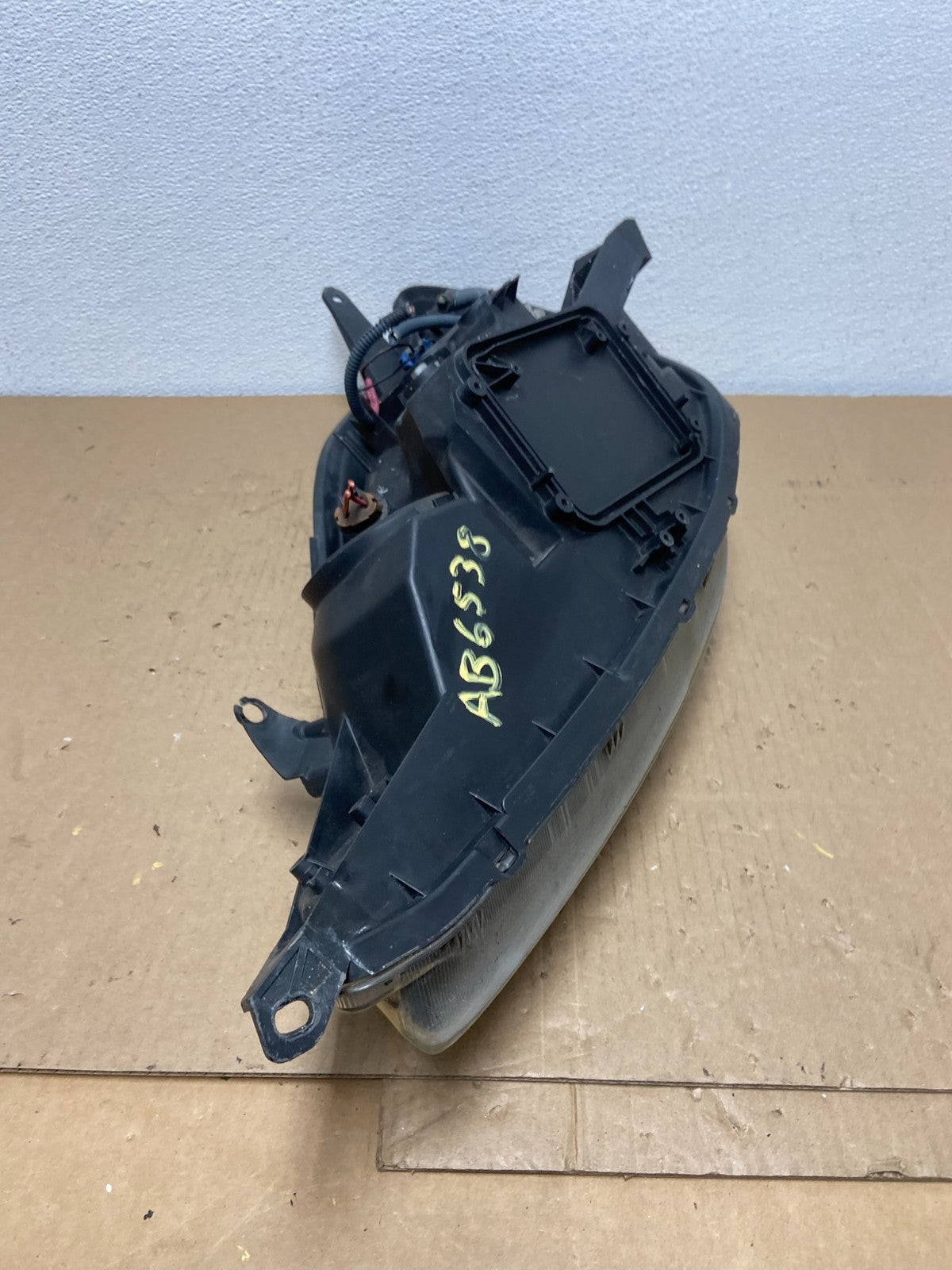 2004-2005 Toyota Sienna Right Passenger Halogen Headlight AB6538 DW6