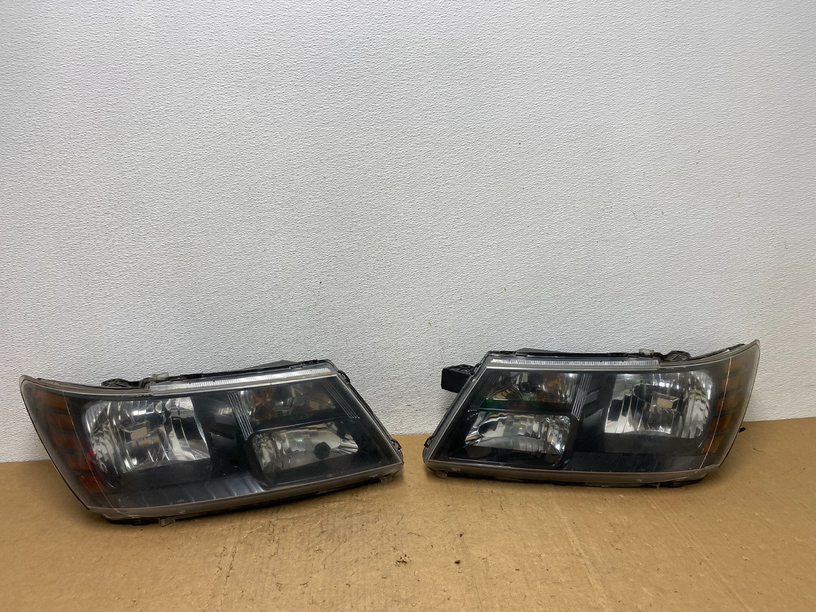 2009 to 2017 Dodge Journey Headlights Left+Right Set Halogen AD0619 DW0
