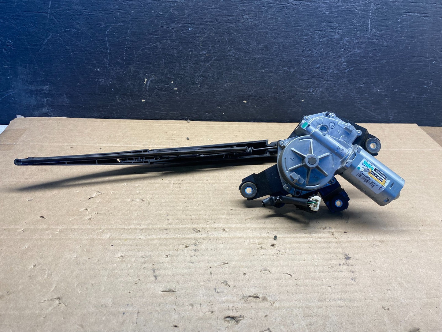 2017 to 2021 Nissan Rogue Rear Windshield Wiper Motor AE8221 DG5
