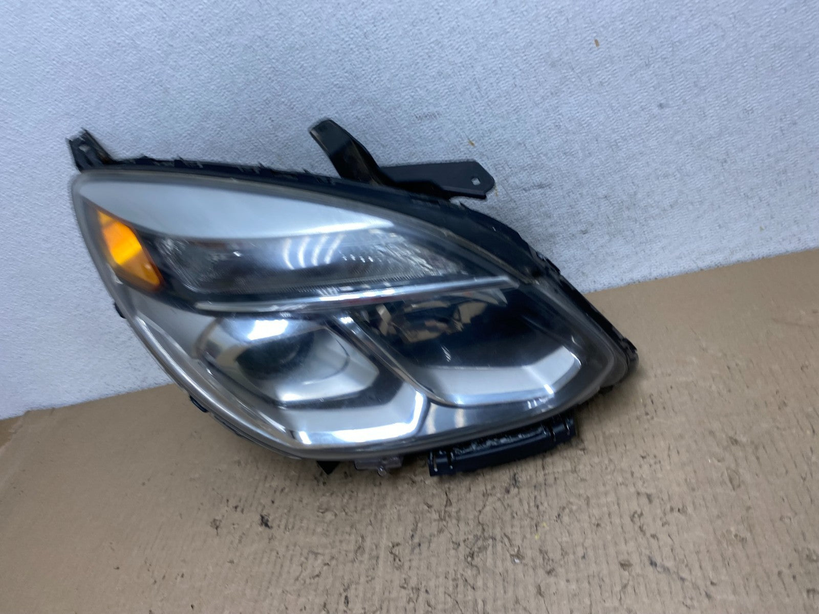 2016-2018 Chevrolet Equinox Right Passenger RH Halogen Headlight AF7193 DW1