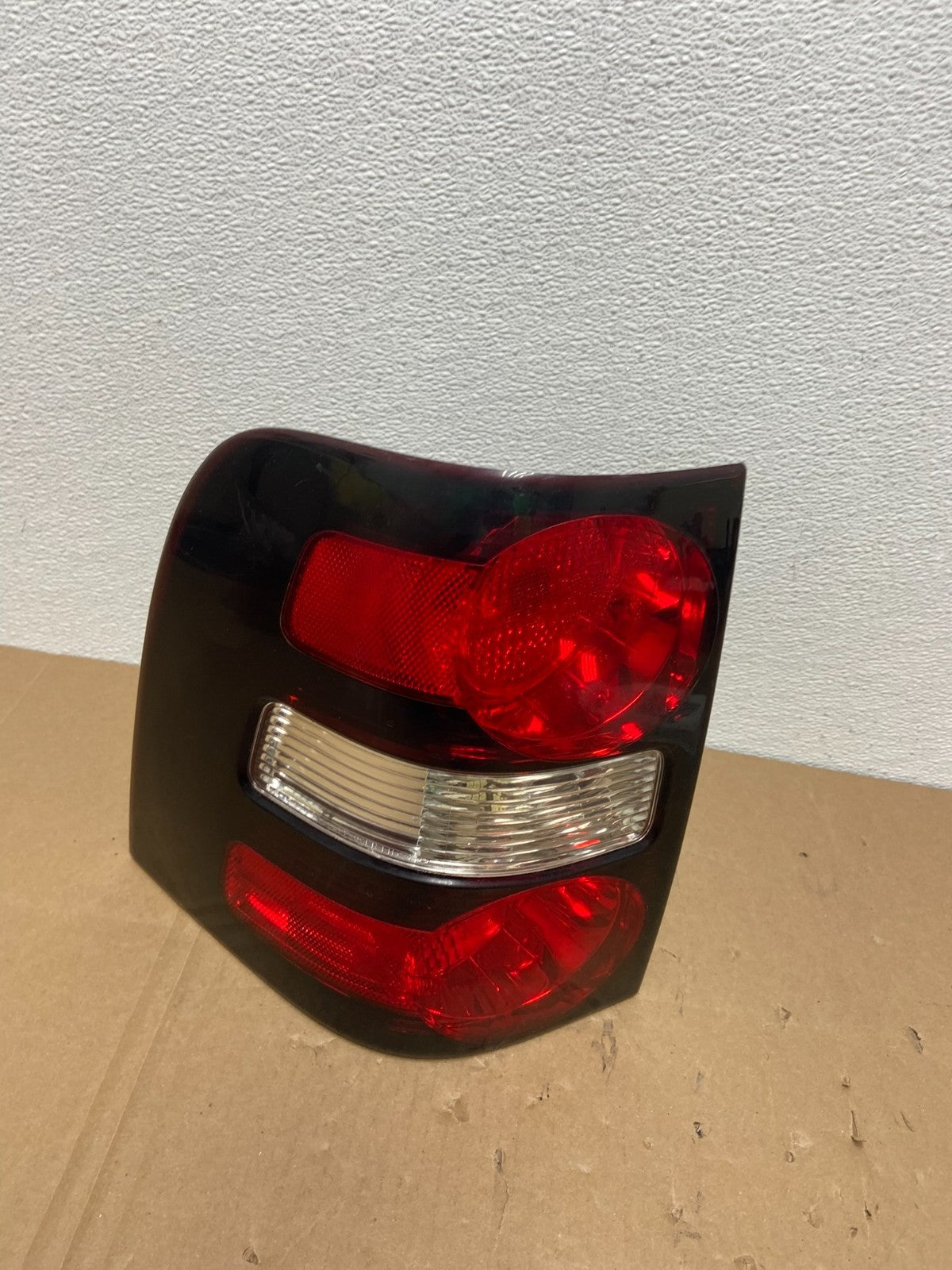 2006 to 2010 Ford Explorer Left Driver Lh Side Tail light OEM AB6793 DW0