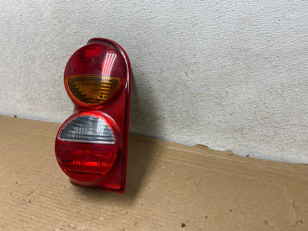 2002 2003 2004 Jeep Liberty Left Driver LH Side Tail Light AH8870 LK2
