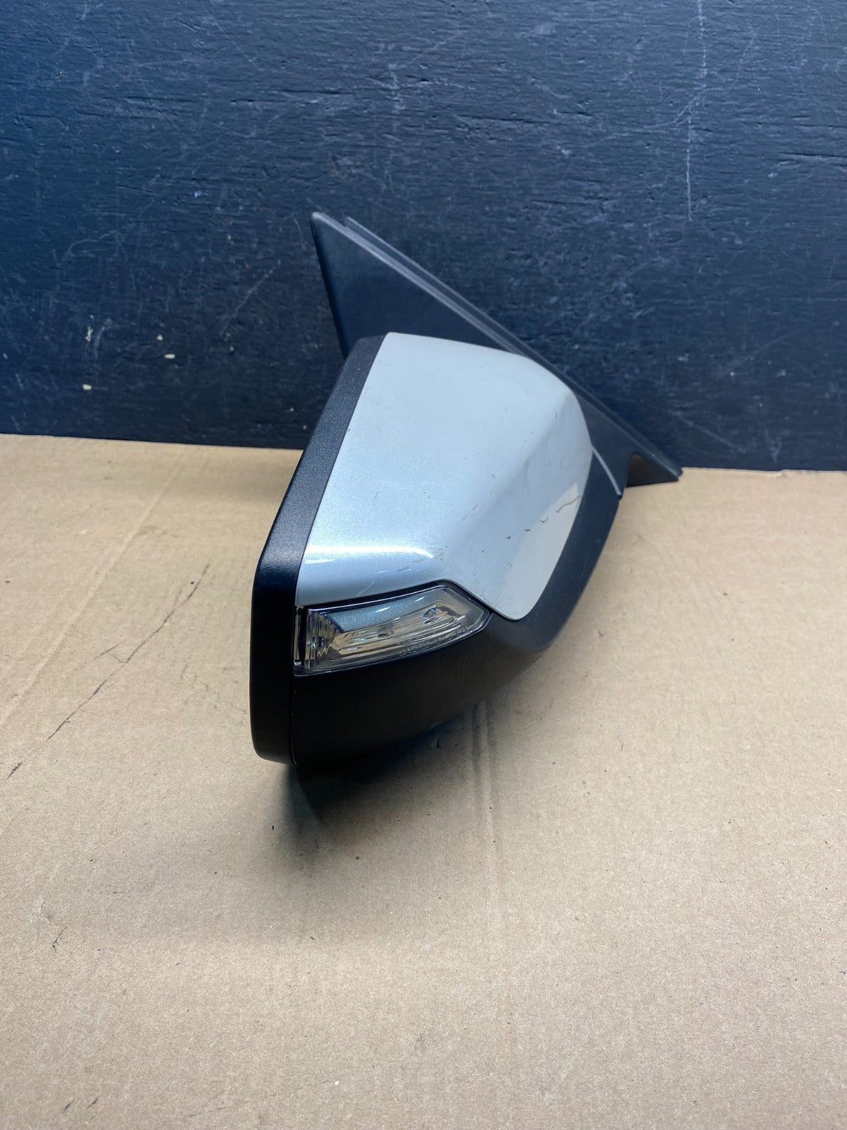 2016 to 2018 Chevrolet Malibu Right Passenger Turn Signal Door Mirror AE7689 DW10