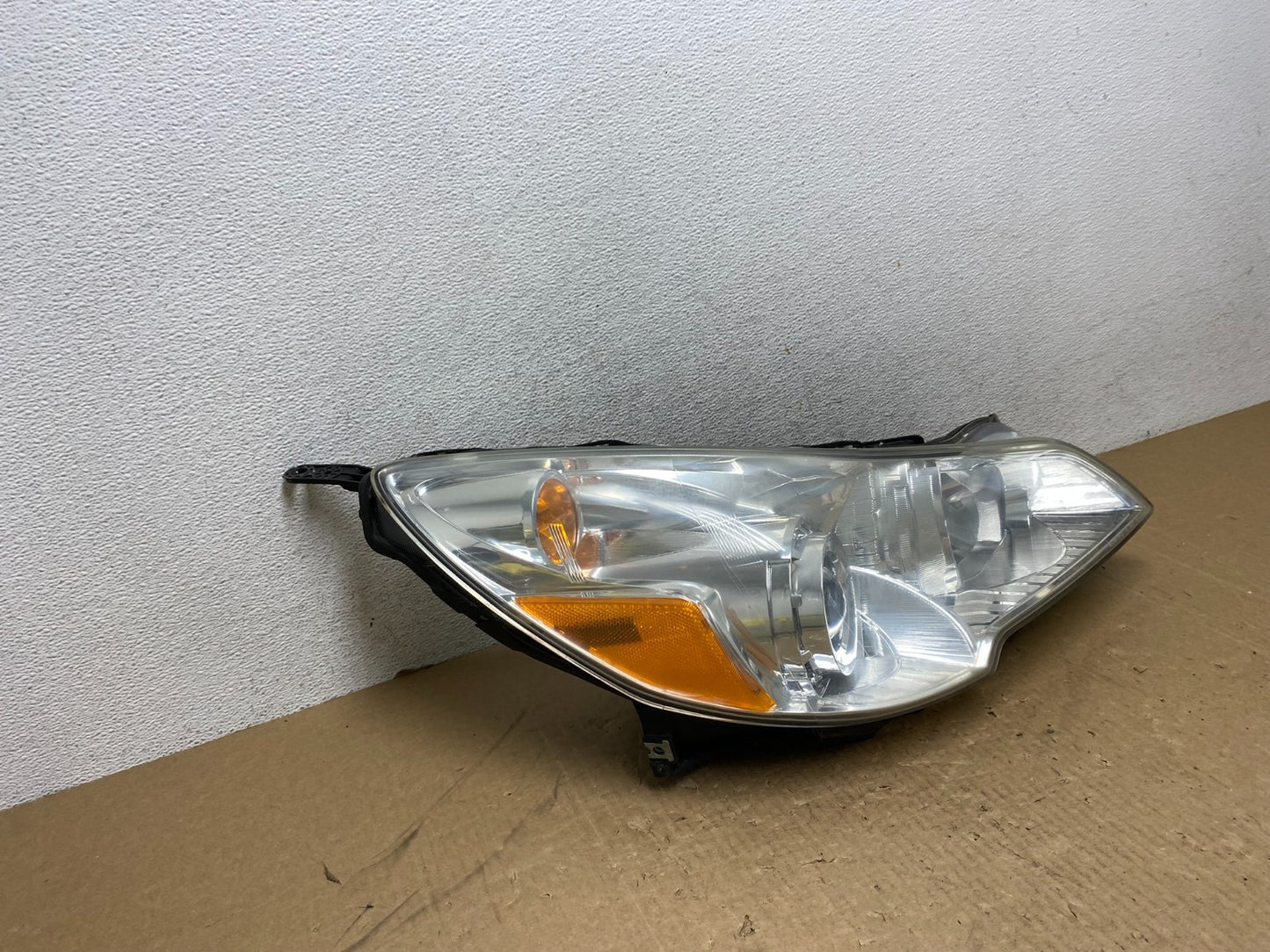 2010-2012 Subaru Legacy Outback Right Passenger Headlight AG0550 DW2