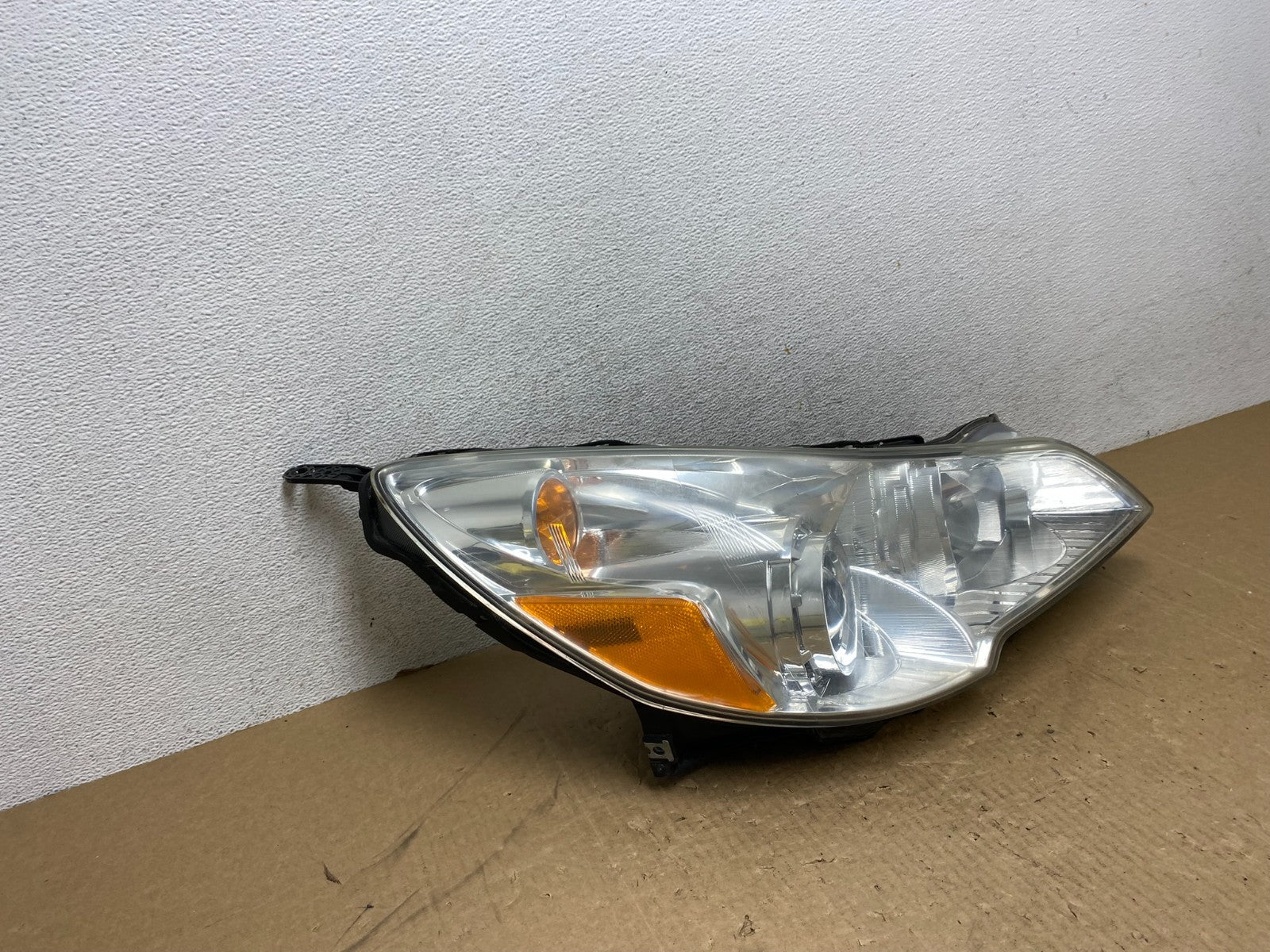 2010-2012 Subaru Legacy Outback Right Passenger Headlight AG0550 DW2