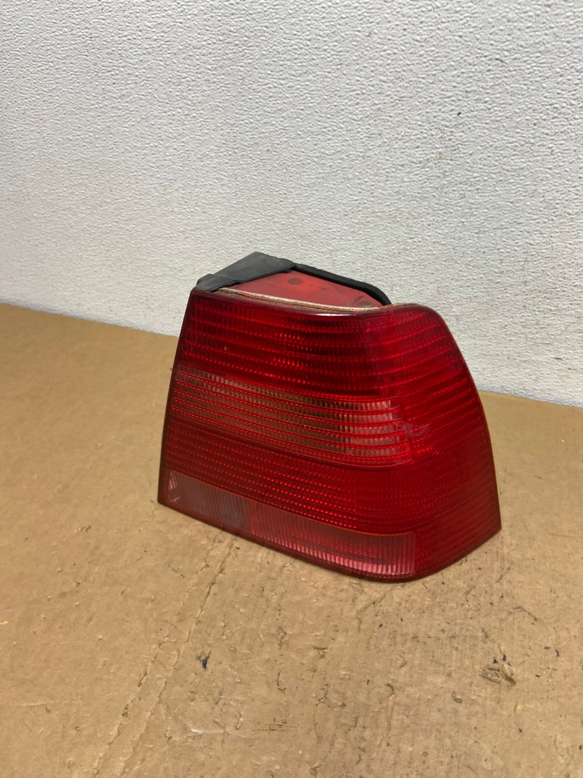 1999 to 2003 Volkswagen Jetta Sedan Right Passenger Tail Light AD0664 LK0