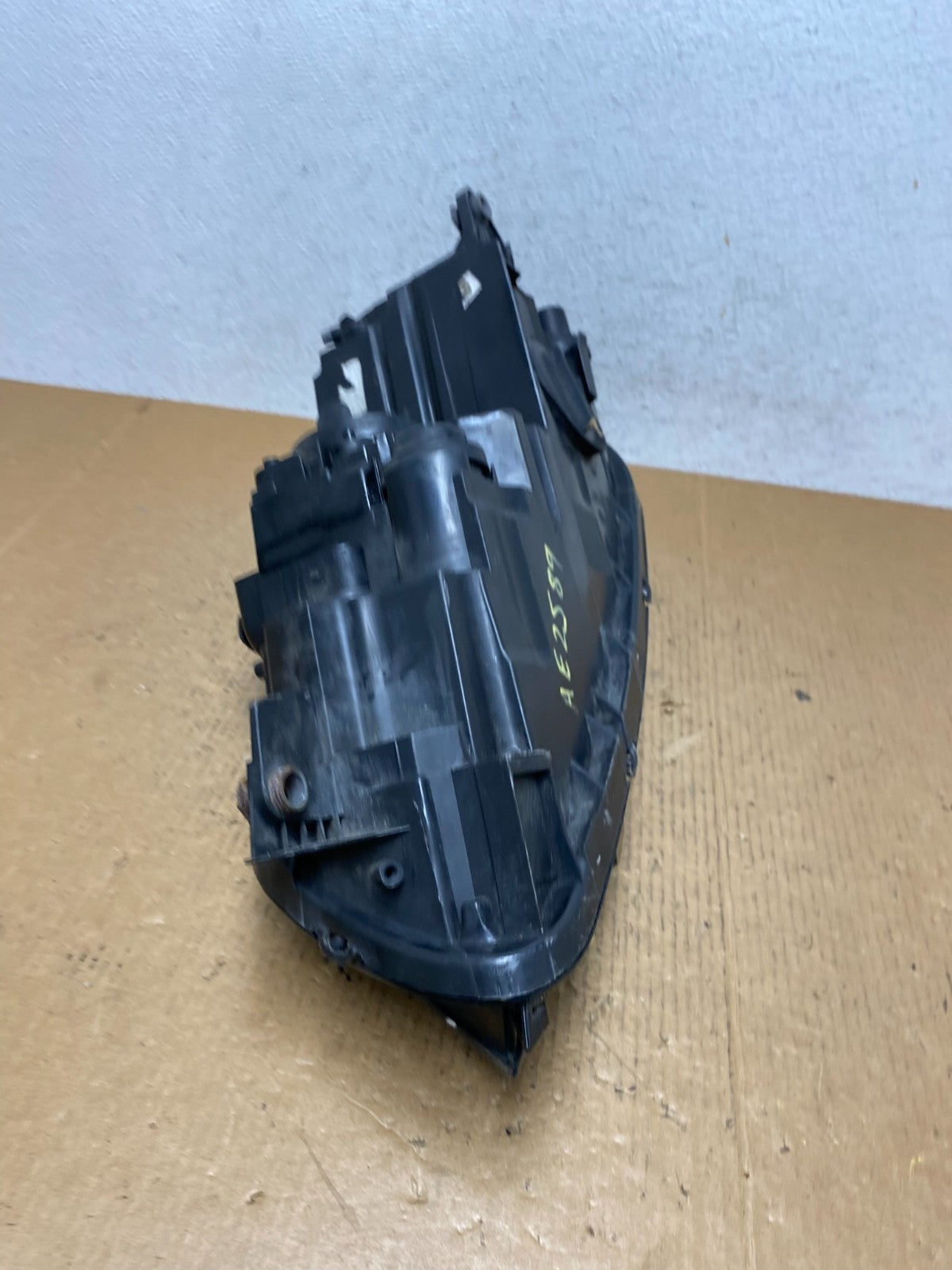 2012-2015 Volkswagen Passat Right Passenger RH Halogen Headlight AE2589 DW8