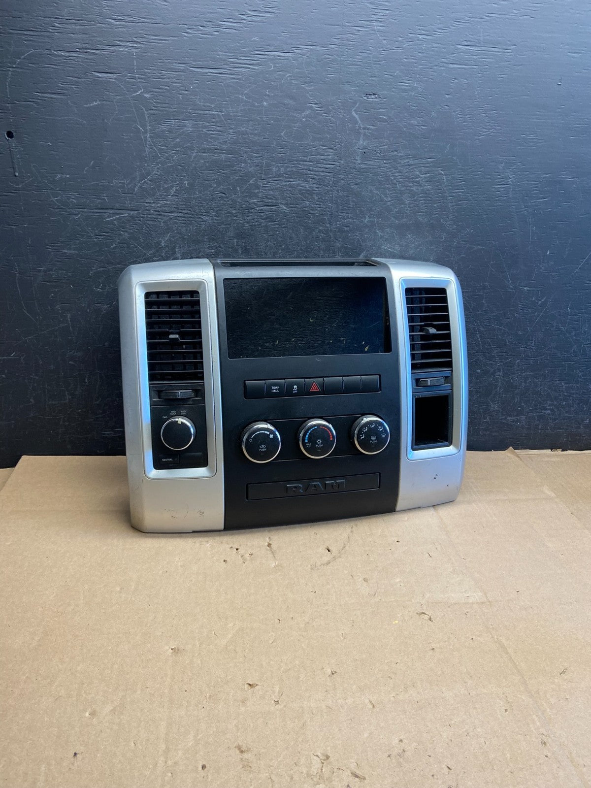 2009 to 2010 Dodge Ram 1500 Center Dash Radio Screen Climate Panel ai3228 DG0