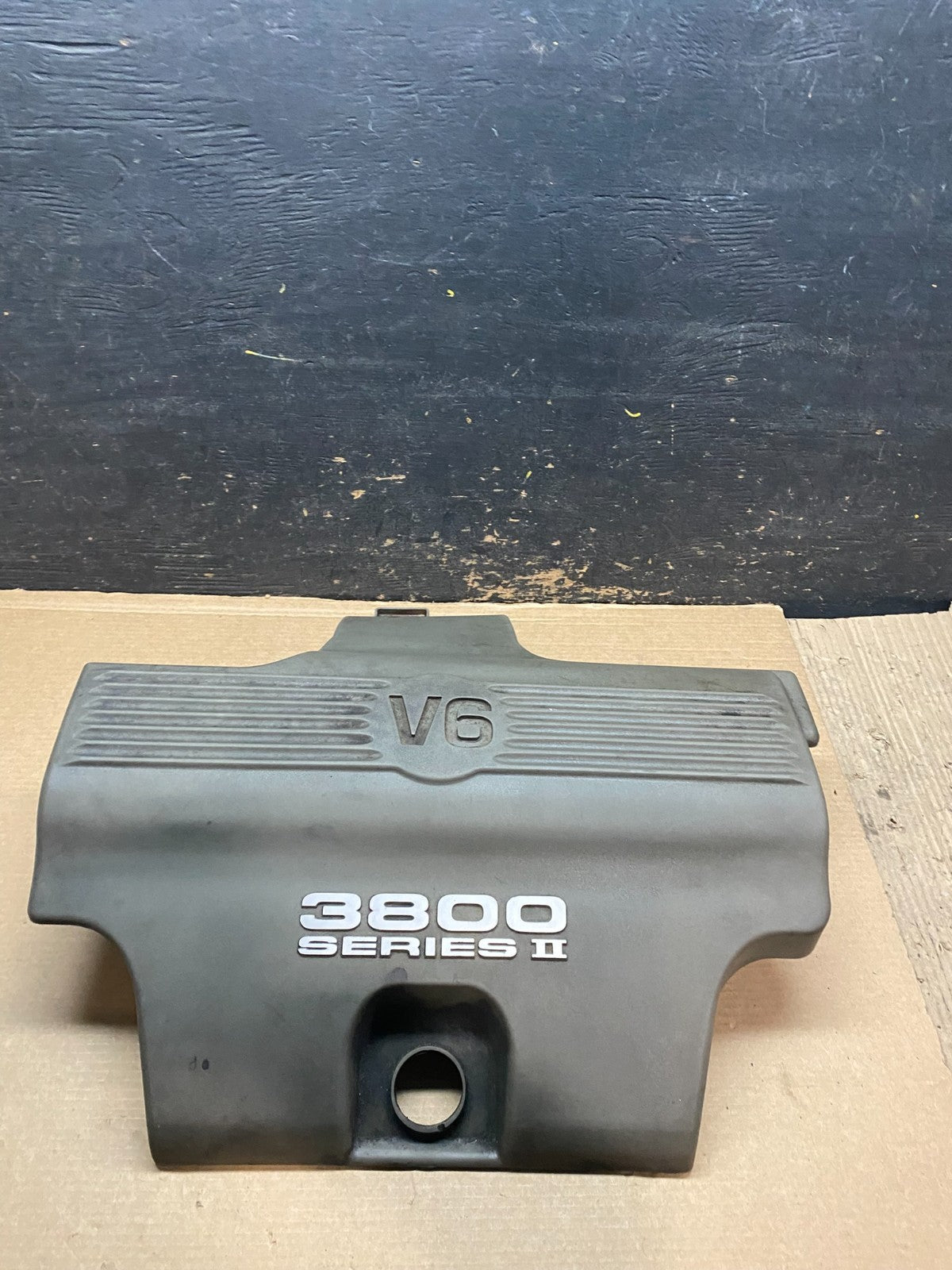 1998 to 2002 Buick Park Avenue Lesabre 3.8L Engine Motor Cover V9320 DG0