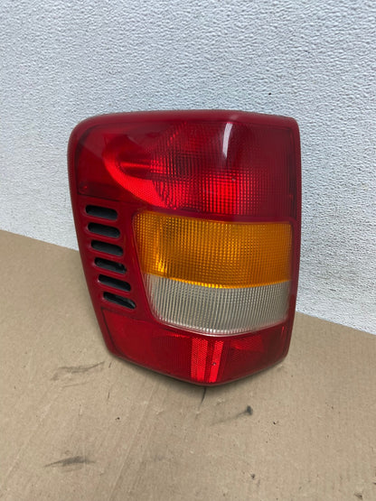 1999 - 2004 Jeep Grand Cherokee WJ Left Driver Lh Tail Light AE6978 LK0
