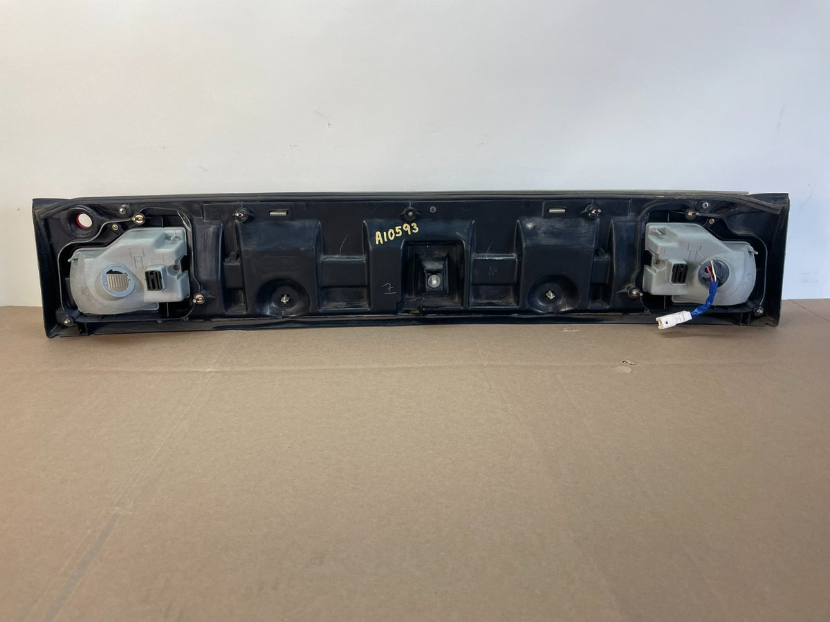 1995 1996 Toyota Camry Center Trunk Rear Tail Light AI0593 DG3