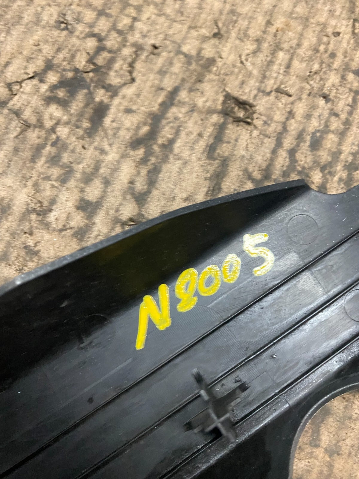 2001 to 2004 Nissan Pathfinder Engine Cover Ornament N2005 DG9