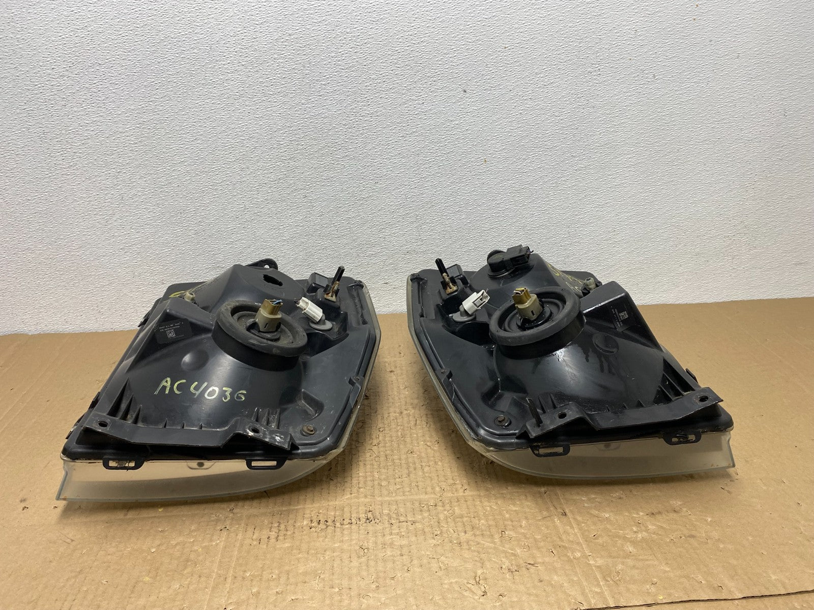 2008-2014 Ford Econoline E150 E250 E350 Left+Right Headlights AC4036 DW11