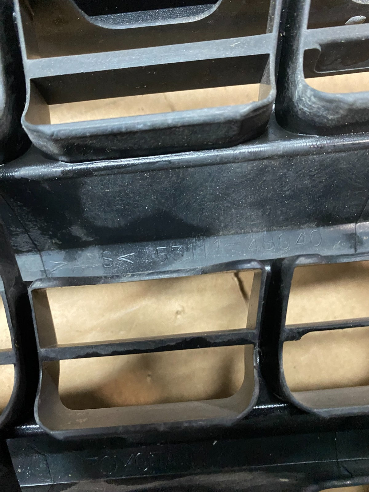 2001 to 2003 Toyota Highlander Front Upper Grille Grill With Emblem V6961 DG9