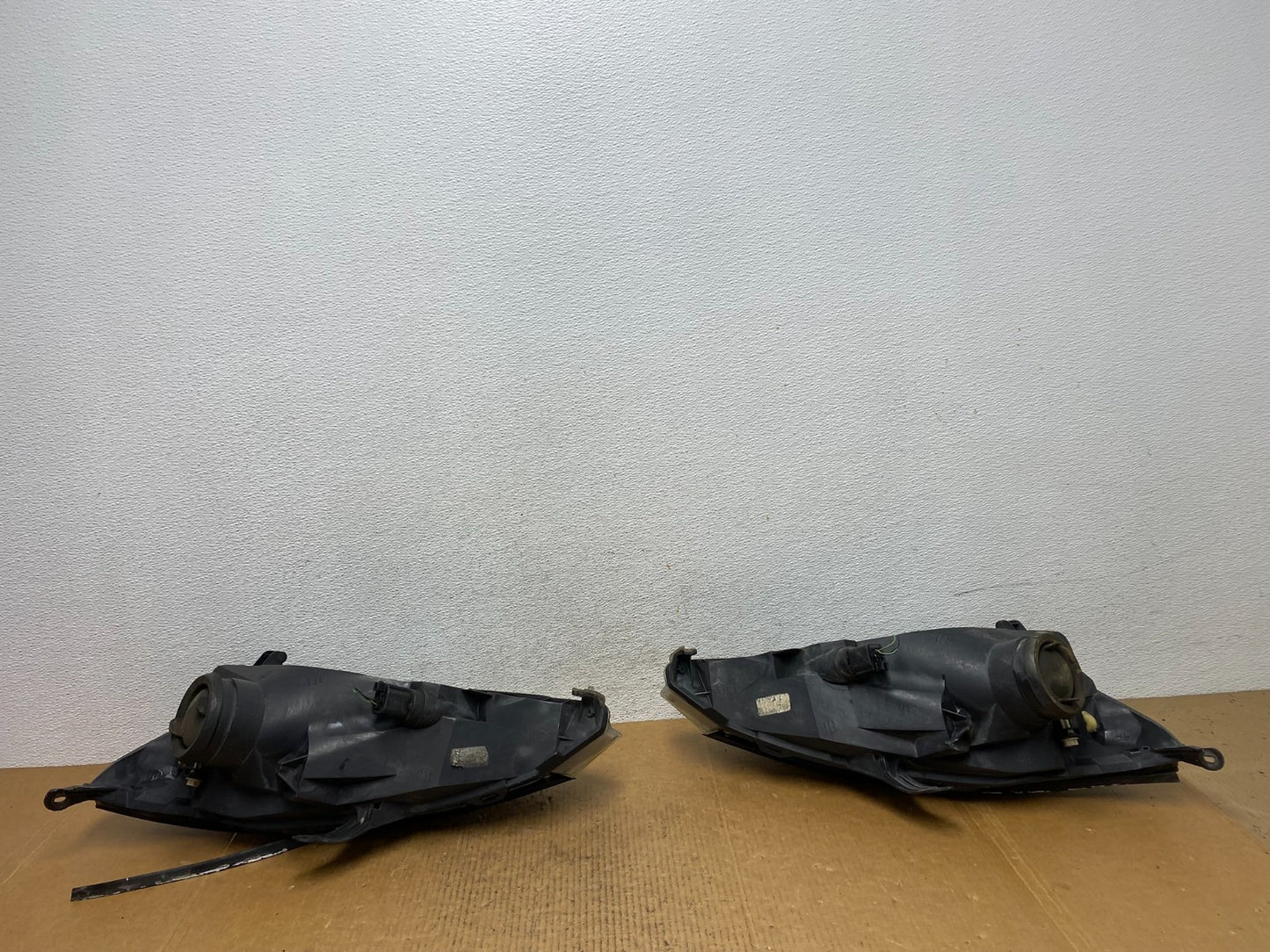 2000 to 2002 Ford Focus Left+Right Set Halogen Headlights AE0607 DW6