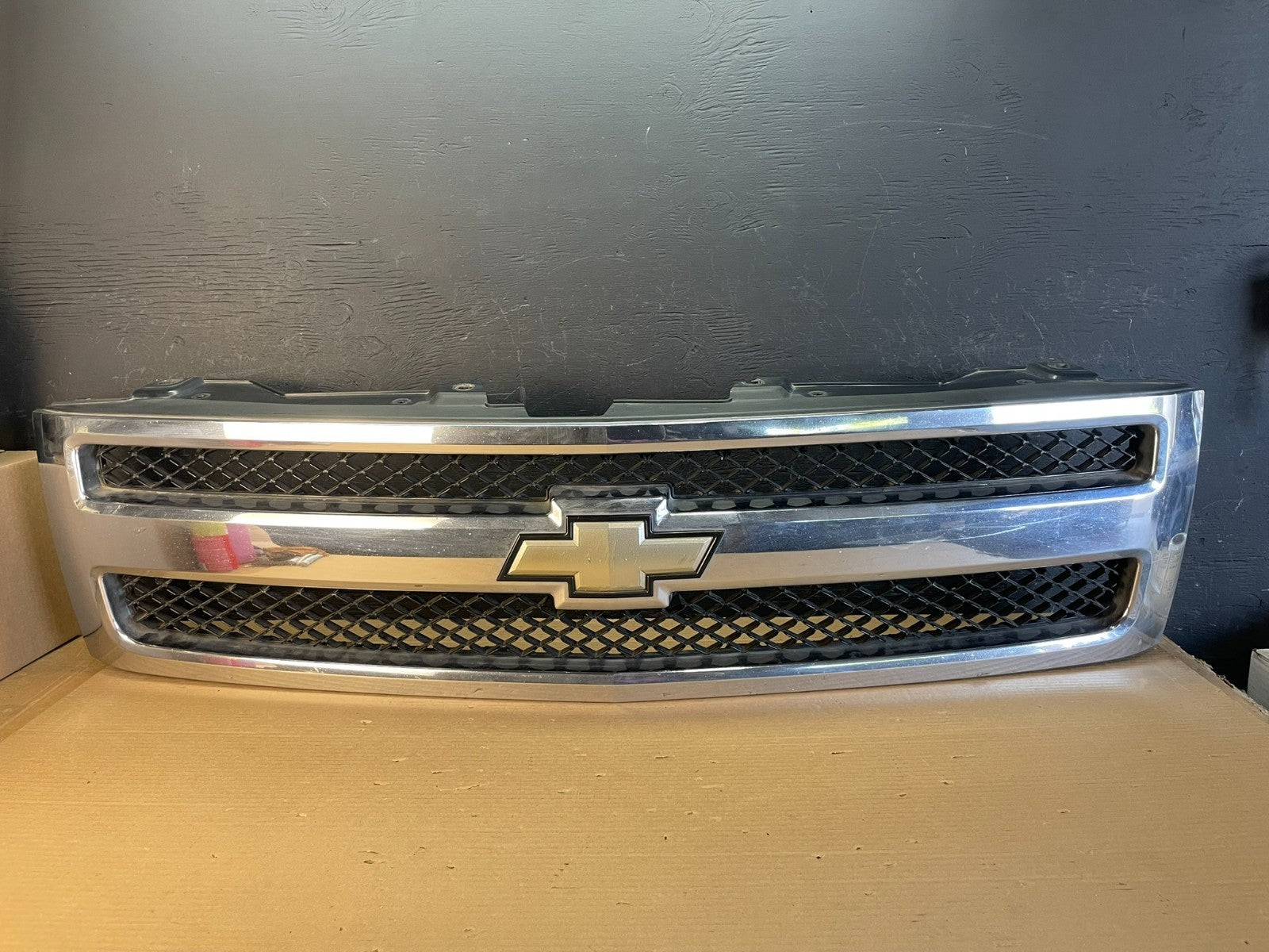 2007 to 2013 Chevrolet Silverado 1500 Front Chrome Grille Grill AE8658 DW0