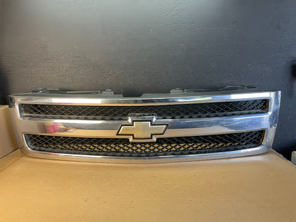 2007 to 2013 Chevrolet Silverado 1500 Front Chrome Grille Grill AE8658 DW0