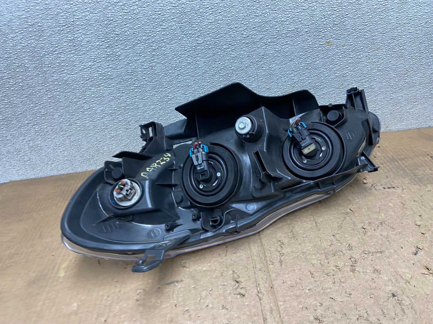 2005 to 2008 Toyota Corolla Right Passenger RH side Headlight AA8234 DW6