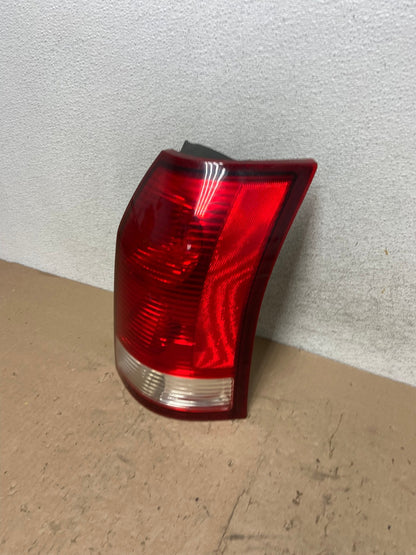 2004 to 2007 Saturn Vue Right Passenger Rh Side Tail Light AG5677 LK1