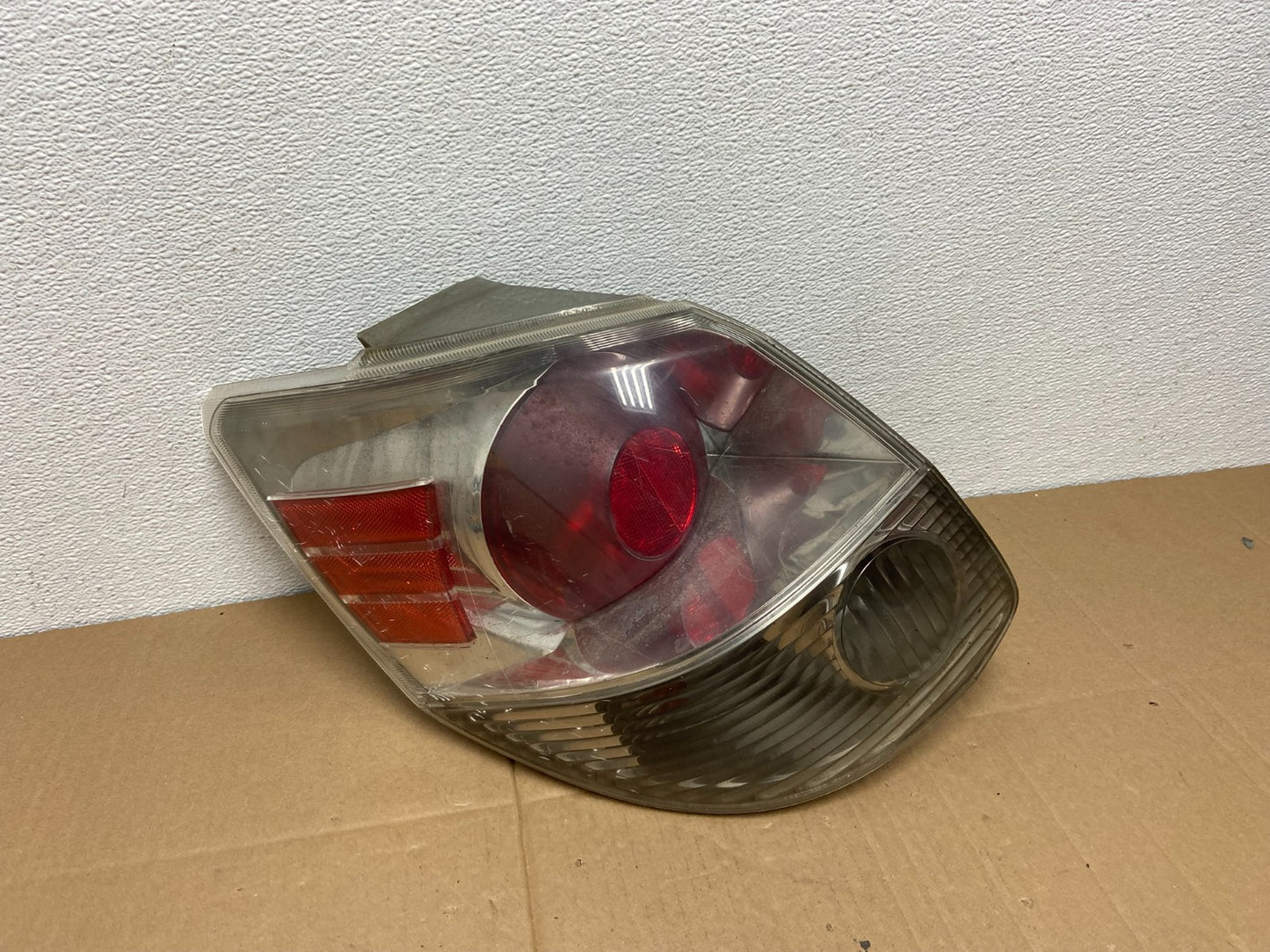 2004 - 2008 Toyota Matrix Left Driver LH Side Tail Light AB8057 DW0